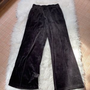 Wide legged velour sweatpants